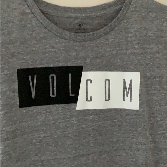 Volcom Women’s Shirt - Picture 2 of 3